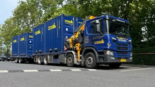 MINI mobil önkiszolgáló raktár – tároljon bármit.
         Bárhol.