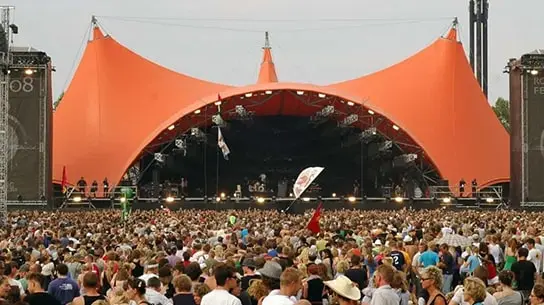 Roskilde Festival – hűtőraktár.
         Hűtőkonténerek