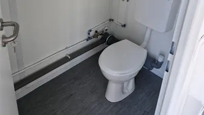 20 lábas portakonténer szaniterrel