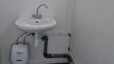 20 lábas portakonténer szaniterrel
