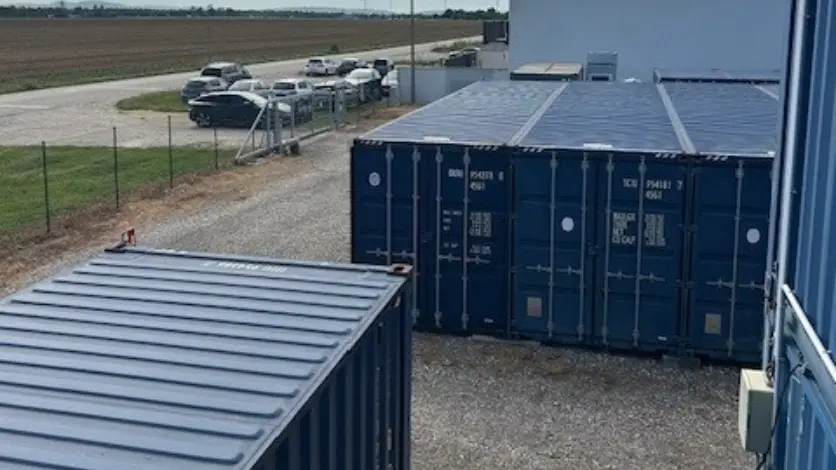 onkiszolgalo raktar Dabas